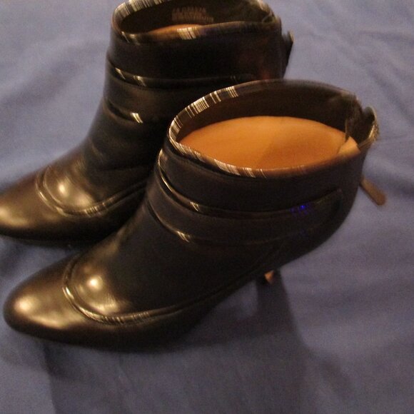 COLE HAAN WOMAN'S BLACK ANKLE BOOTS-SIZE 8.5 - Picture 8 of 15